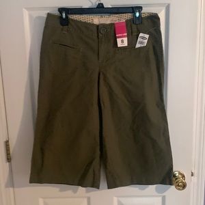 Women’s old navy capris/knee length